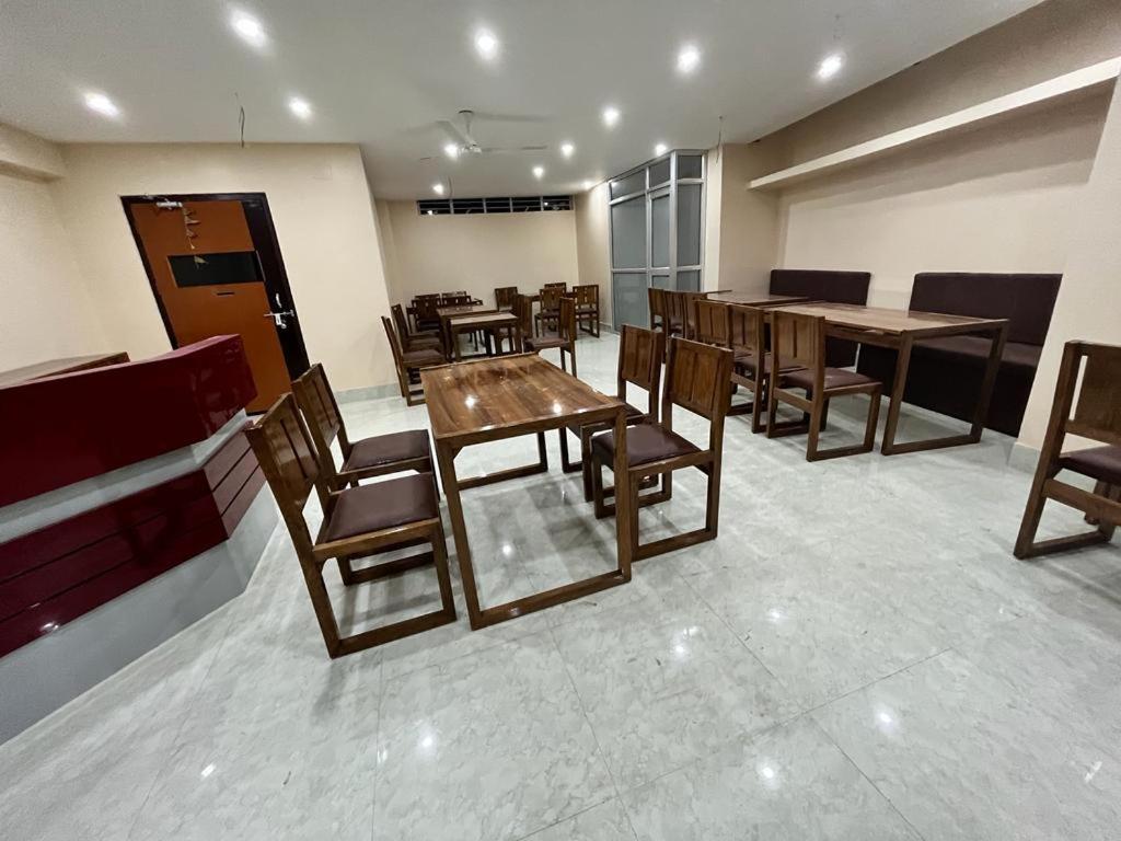 Hotel Magic Square Гувахати Екстериор снимка