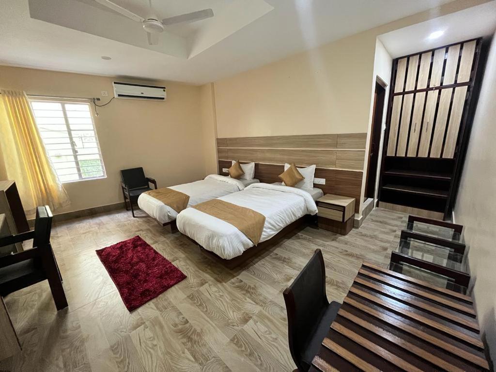 Hotel Magic Square Гувахати Екстериор снимка