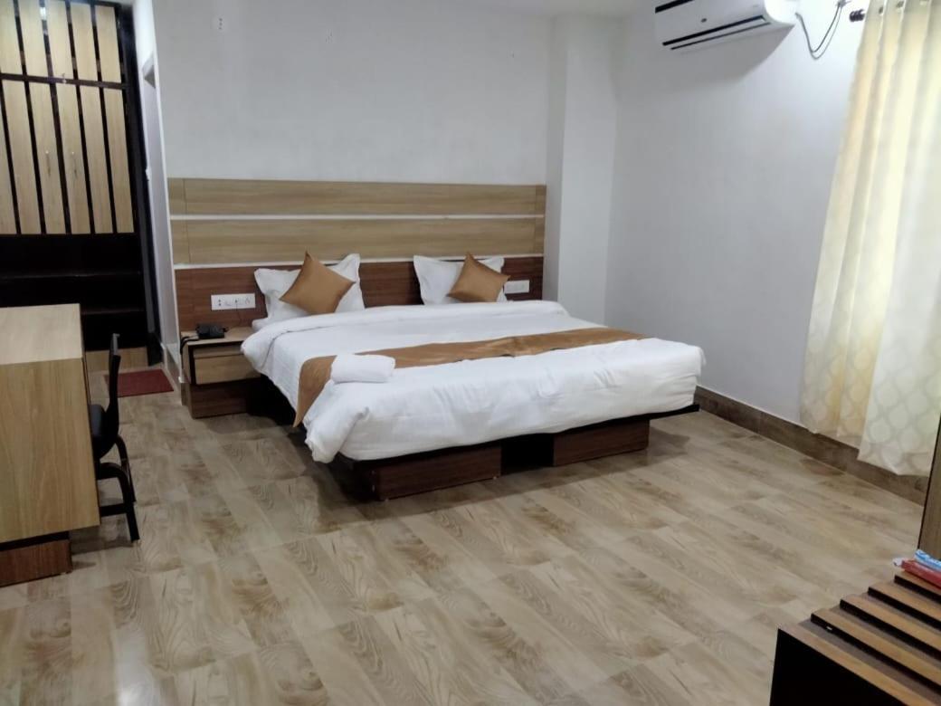 Hotel Magic Square Гувахати Екстериор снимка