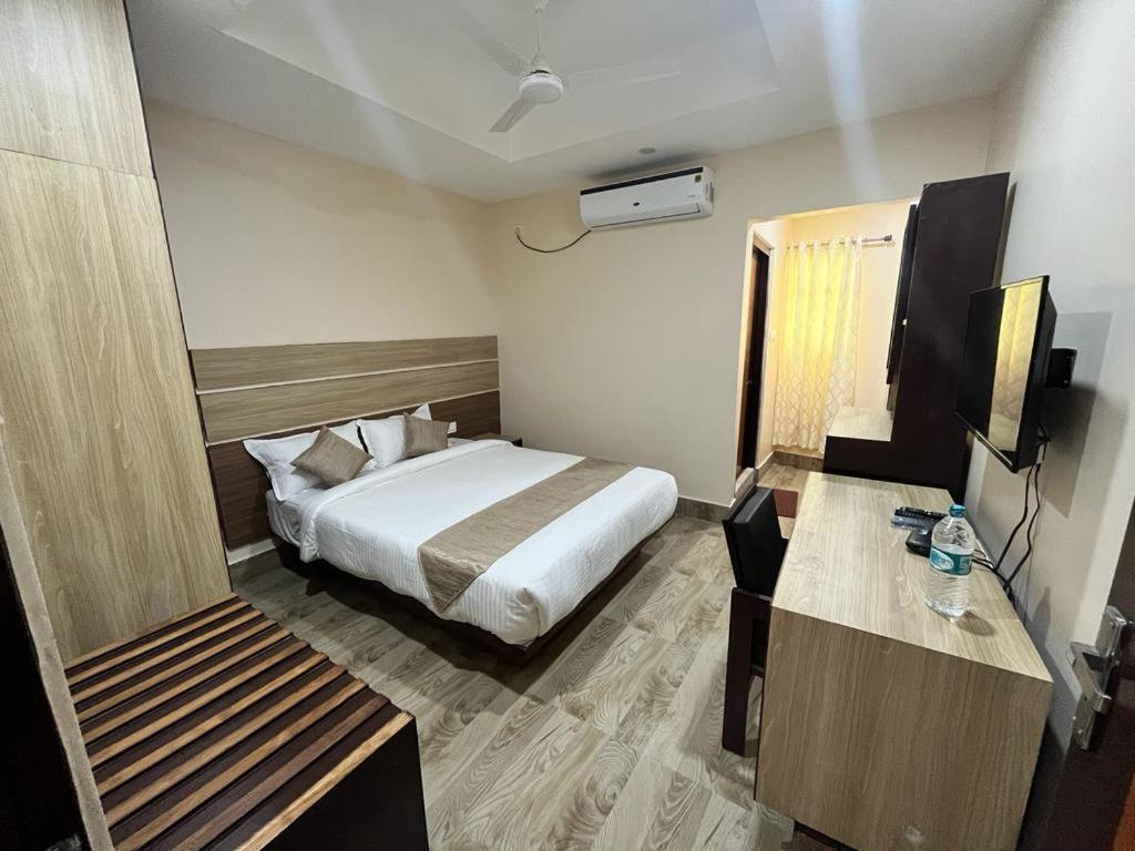 Hotel Magic Square Гувахати Екстериор снимка
